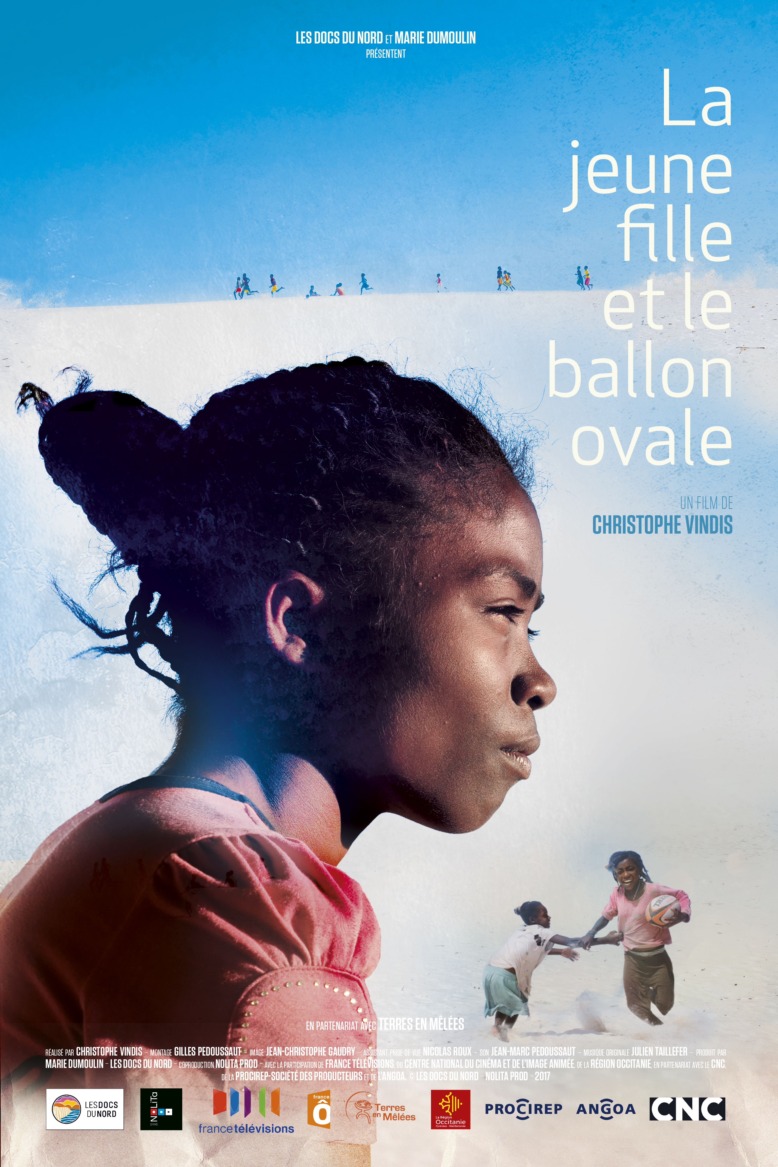 La jeune fille et le ballon ovale